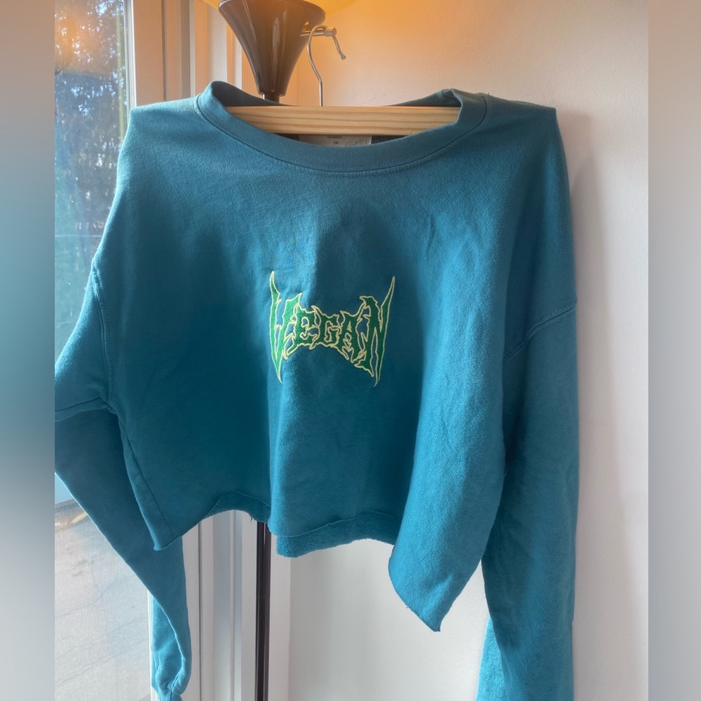 URBAN CROPPED VEGAN CREWNECK